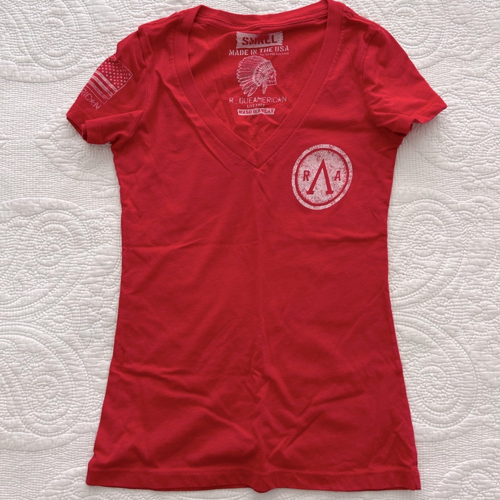 ROGUE | v-neck tee